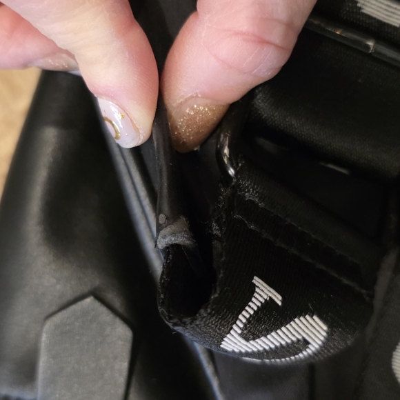 Y2k Guess Chunky Zipper Backpack - Picture 5 of 11